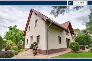Stilvolles Einfamilienhaus mit gepflegtem Garten und zusätzlichem Nebengebäude – Die vollständige Adresse der Immobilie erhältst du vom Anbieter., 12623 Mahlsdorf, Berlin – Vorschaubild 1