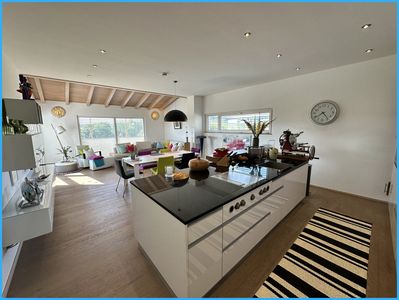 DIPL.-Immowirt MAIER !! Perfekte und großzügige
5***** VILLA in ruhiger Höhenlage mit Blick und ELW
