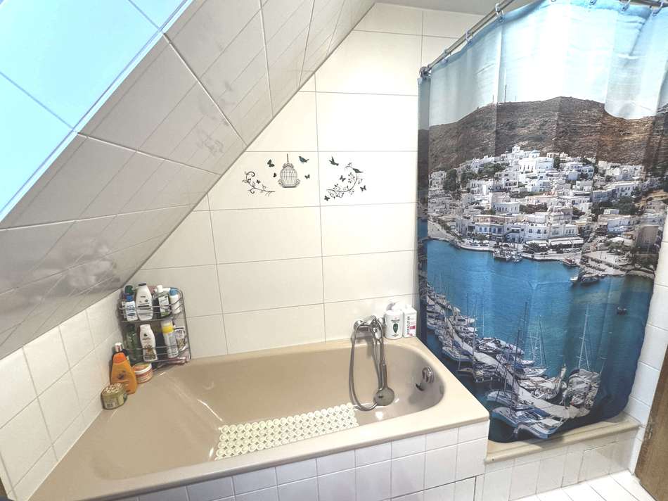 Bad mit Wanne und Dusche