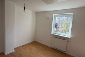 **STADTHAUS IN HH-SÜLLDORF** - 3 Zimmer, ca.80 qm,Terrasse, Stellpl. – Sülldorfer Landstr. 112H, 22589 Sülldorf, Hamburg – Vorschaubild 9