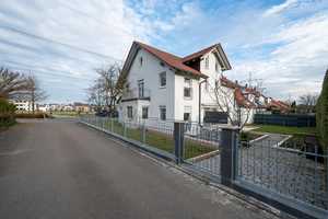 Familientraum mit Einliegerwohnung – Großzügiges Wohnen in bevorzugter Lage – Neu-Ulm (Kreis) – Vorschaubild 1