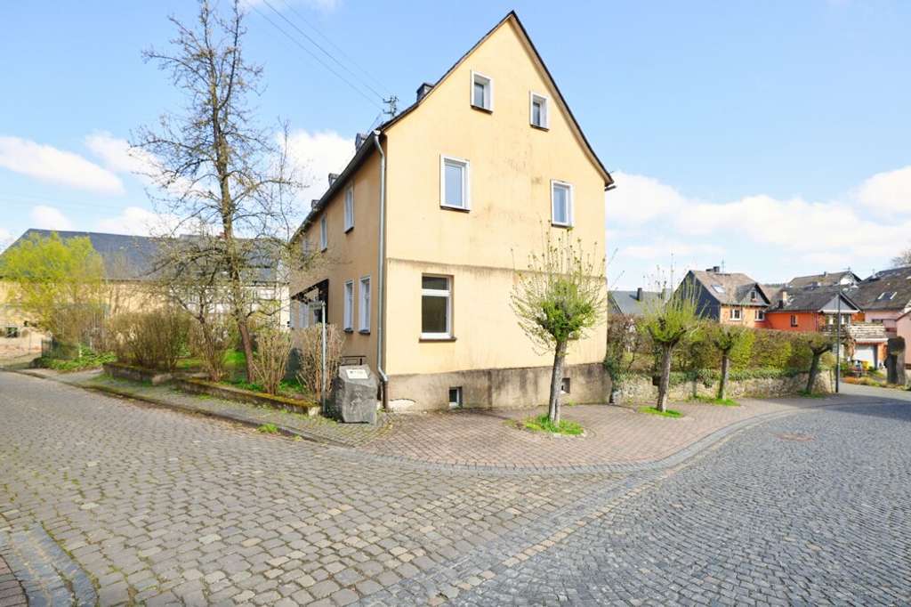 Immobilie in Frücht - Das Haus des Freiherrn vom Stein - Wohnhaus mit Scheune und Garten in ländlicher Lage in Frücht - Bild 3