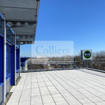 Moderne Bürofläche mit großzügiger Dachterrasse