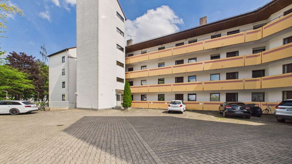 Immobilie in Stadtbergen - 3-Zimmer-Wohnung mit Balkon, Tiefgarage und Entwicklungspotenzial in Stadtbergen - Bild 0