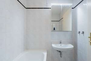Charming One-Bedroom Apartment in a Classic Berlin Altbau – Quiet Rear Building Location – Die vollständige Adresse der Immobilie erhältst du vom Anbieter., 10997 Kreuzberg, Berlin – Vorschaubild 16