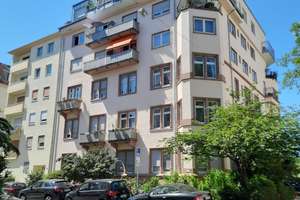 Lindenhof: Attraktive 2-Zimmer-Wohnung mit Balkon unmittelbar am Rhein