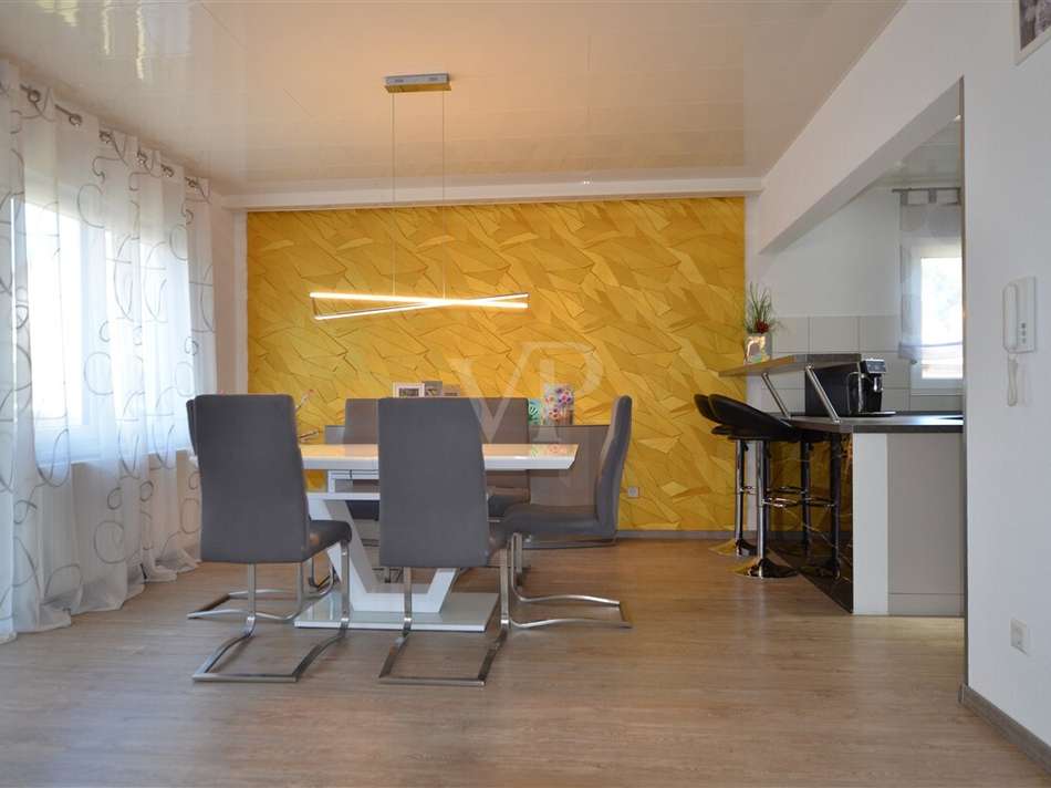 Esszimmer mit Blick in die Küc