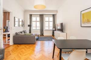 3-Zimmerwohnung in Top Lage: Stuck, Dielenboden und Balkon! Jetzt provisionsfrei und bezugsfertig! – Die vollständige Adresse der Immobilie erhältst du vom Anbieter., 10119 Prenzlauer Berg, Berlin – Vorschaubild 2