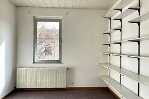 Solides und sonniges Zuhause: DHH, 7 Zimmer, großer Garten, 3 Garagen – Die vollständige Adresse der Immobilie erhältst du vom Anbieter., 53225 Vilich, Bonn – Vorschaubild 14