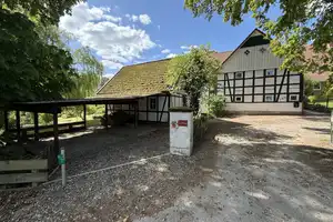 Exklusives Einfamilienhaus mit großem Garten, Teich & hochwertiger Ausstattung in Bielefeld – Bielefeld – Vorschaubild 3