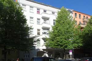Attraktive 3-Zimmer Altbauwohnung 
mit offener Wohnküche und Balkon 
-Friedrichshain- – Petersburger Platz 8, 10249 Friedrichshain, Berlin – Vorschaubild 4
