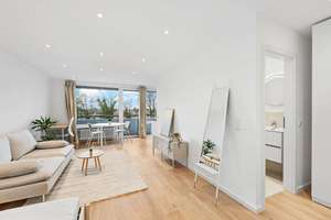 Kernsanierte 1-Zimmer-Wohnung mit großem Pool & idyllischer Gartenanlage