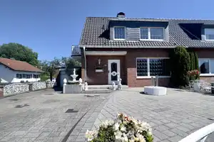 charmantes Haus in Schiefbahn: großzügig, lichtdurchflutet, große Terrasse - sanierungsbedürftig! – Viersen (Kreis) – Vorschaubild 1