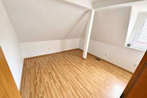 Helle Dachgeschosswohnung mit Balkon direkt am Ruhrpark – Die vollständige Adresse der Immobilie erhältst du vom Anbieter., 46049 Alstaden-Ost, Oberhausen – Vorschaubild 4