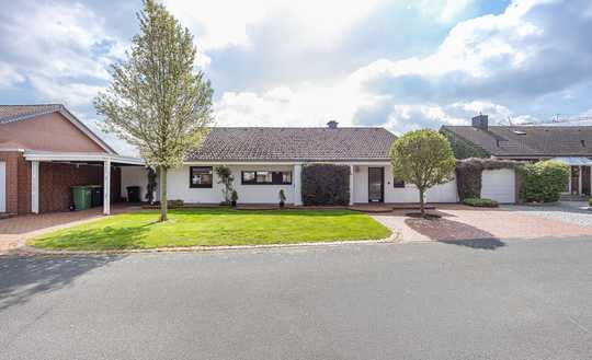 Einfamilienhaus mit Einliegerwohnung und großem Grundstück