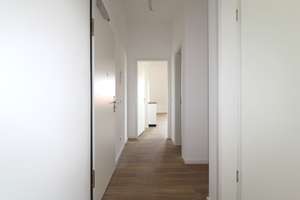 ** Helle 4 Zimmer im Dachgeschoss * offene Küche mit EBK * 2 Bäder * Loggia! – Beckerstraße 3, 4179 Neulindenau, Leipzig – Vorschaubild 7