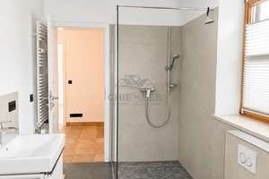 3-Zimmer Erdgeschoß Wohnung mit Garten, Garage und Stellplatz zentral in Chieming – Die vollständige Adresse der Immobilie erhältst du vom Anbieter., 83339 Chieming – Vorschaubild 8