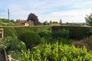 Traumhafter Blick - Großzügiges, helles und charmantes Haus mit viel Platz und weitläufigem Garten – Die vollständige Adresse der Immobilie erhältst du vom Anbieter., 87665 Mauerstetten – Vorschaubild 2