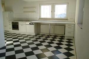Bestlage mit Aussicht, gr. Wohnküche, gr. Bad, gr. Wohnraum, 108 qm – Herderstr. 8, 57072 Siegen, Siegen – Vorschaubild 4