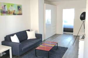 Geschmackvolle Wohnung mit zwei Räumen und Einbauküche in Düsseldorf, Exklusive und neuwertig