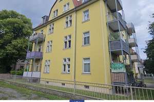 Großzügige Wohnung mit Balkon, Tageslichtbad und separater Küche!