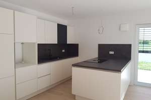 Stylische EG-Wohnung, 2 Zimmer, teilmöbliert mit großem Gartenanteil in Gerolfing – Elsterweg 8d, 85049 West, Ingolstadt – Vorschaubild 3