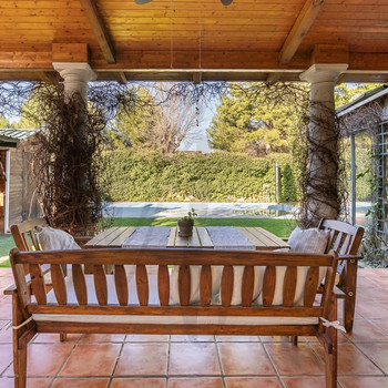 Freistehendes Chalet 5 Schlafzimmer 3 Bäder Pool