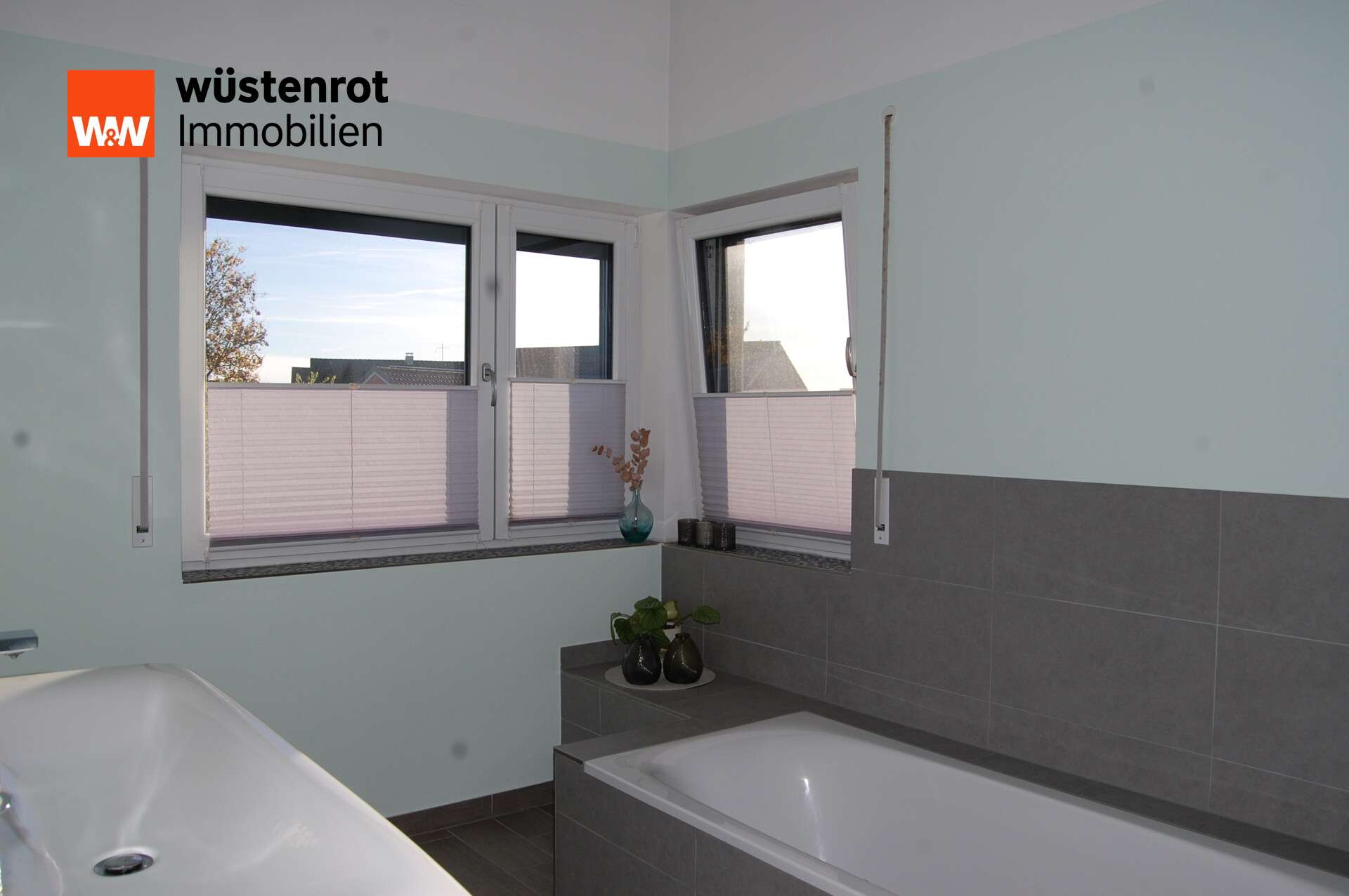 Immobilie in Aholfing - Neuwertiges, modernes Einfamilienhaus auf 1.400 m² Grundstück mit Pool & Doppelgarage – Aholfing - Bild 1