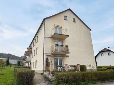 Gut geschnittene 4-Zimmer Eigentumswohnung mit Balkon und Garage in Bad Bibra