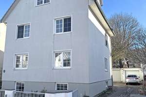 Attraktives 3-Familienhaus mit Garagen und Garten in Hamburg-Niendorf
