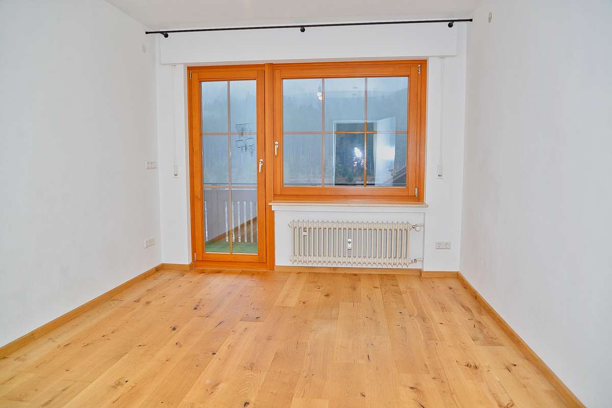 Immobilie in Enzklösterle - Mehrgenerationenhaus, Ferienwohnungen, ruhige Lage, sehr guter Zustand, neue Heizung, PV, Garagen - Bild 1