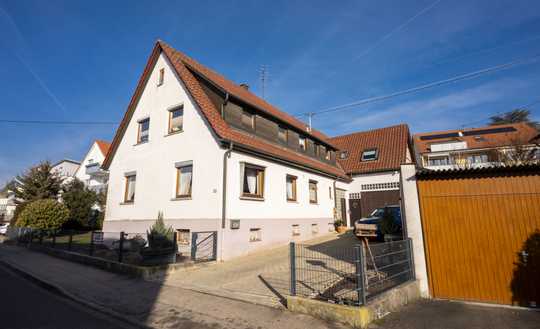 2 Häuser möglich! Generationenhaus mit Pool, Sauna & Baugrundstück in Filderstadt