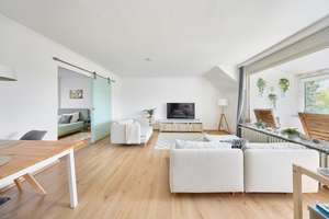 Langfristig Vermietet - Helle 3-Zimmer-Endetage mit Loggia & Stellplatz