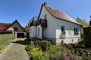 Schickes Einfamilienhaus mit Garagen – Die vollständige Adresse der Immobilie erhältst du vom Anbieter., 2906 Niesky – Vorschaubild 1