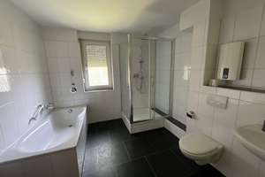 Großzügig geschnittene, voll renovierte 3-Zimmer-Wohnung mit modernem Dusch-Wannen-Bad – Dieckerstraße 6, 46047 Schlad, Oberhausen – Vorschaubild 8