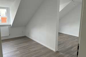 Top sanierte 3 Zimmer Wohnung mit Tageslichtbad – Erkrather Straße 158, 40233 Düsseldorf – Vorschaubild 2