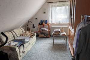 Idyllisch gelegenes EFH mit großem Grundstück und viel Nebenfläche!
Für Handwerker! – Die vollständige Adresse der Immobilie erhältst du vom Anbieter., 26919 Brake (Unterweser) – Vorschaubild 9