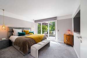 Weitläufig und lichterfüllt: Luxuriöses Familiendomizil mit Pool und traumhaftem Garten – Die vollständige Adresse der Immobilie erhältst du vom Anbieter., 81479 Solln, München – Vorschaubild 8