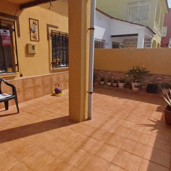 FABELHAFTE WOHNUNG IN LES PECES ALBINYANA
