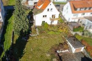 Renovierungsobjekt mit Herz: Familienfreundliches Zuhause mit herrlichem Grundstück in Südlage – Die vollständige Adresse der Immobilie erhältst du vom Anbieter., 72393 Burladingen – Vorschaubild 1