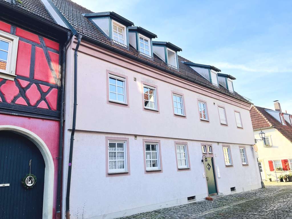 Immobilie in Haßfurt - Ab 1.2.2026 beziehbar! Attraktive 3 Zimmer-Wohnung auf zwei Ebenen, Einbauküche, Galerie und sonnig - Bild 3