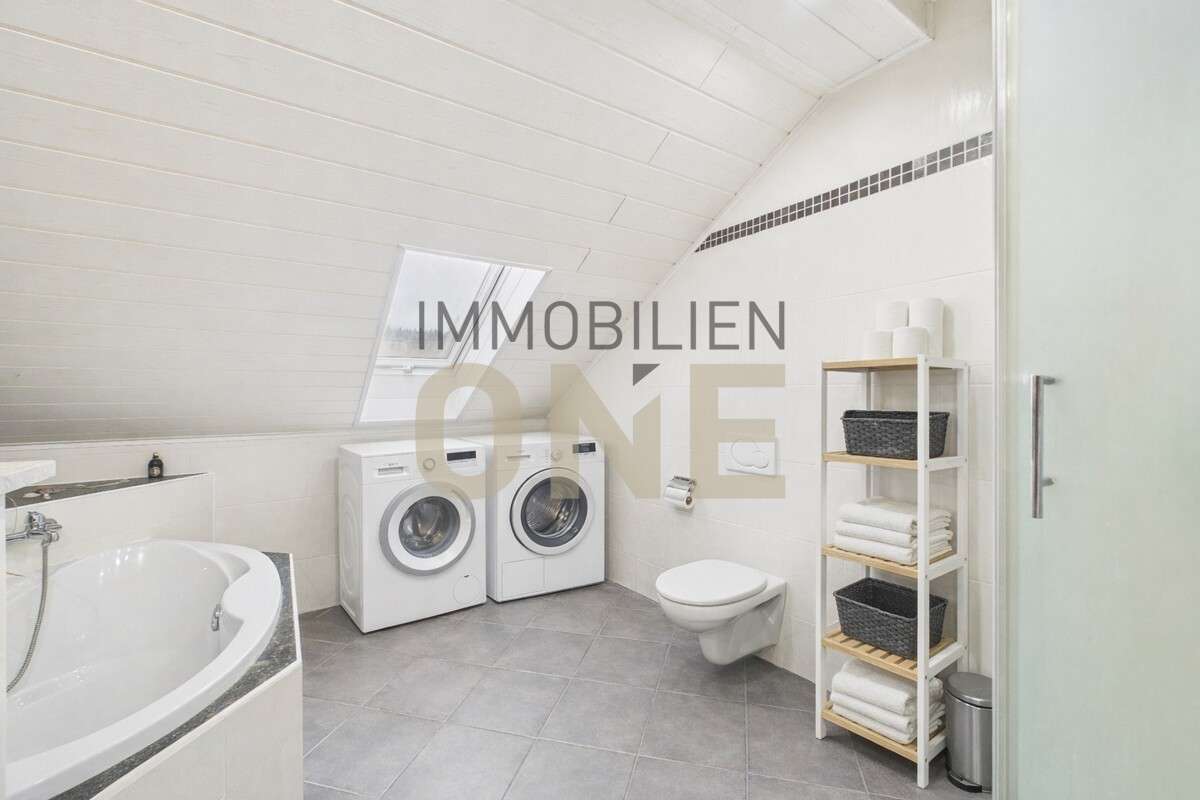 Immobilie in Altmannstein - Saniertes Zweifamilienhaus in idyllischer Lage mit Garten - Bild 0