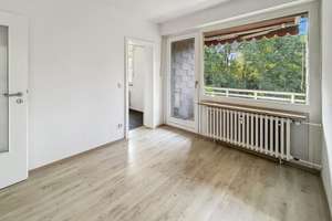 Renovierte 3-Zimmer-Wohnung mit Loggia und großzügigem Wohnambiente in Duisburg