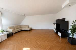    Schöne Vier-Zimmer-Wohnung in Bilk mit balkon