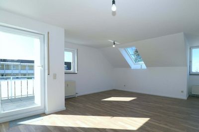Helle, frisch renovierte 2,5-Zimmer Wohnung mit sonnigem Balkon in Öhringen Nord