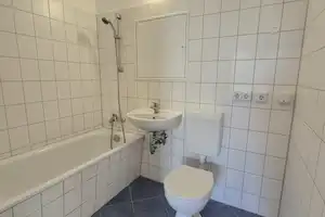 Familien aufgepasst: schöne 4-Raum-Wohnung mit idealem Grundriss. – Karl-Laux-Str. 11, 1219 Dresden – Vorschaubild 8