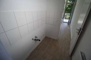 ZOO/DÜSSELTAL EXKLUSIV RENOVIERT BALKON INS GRÜNE SEP. KÜCHE LAMINAT MODERNES DUSCHBAD HOCHPARTERRE – Heinrichstraße 60A, 40239 Düsseltal, Düsseldorf – Vorschaubild 7