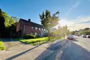Endlich Platz am Haus! Familienfreundlich, altersgerecht mit Garten, Garage, Kamin und Ausbaureserve – Oberhausen – Vorschaubild 1