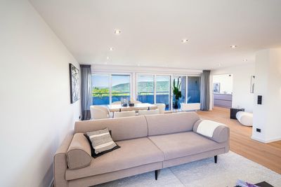 Sofort bezugsfrei: Barrierefreie 135m²-Wohnung (3 Zi.) mit Balkon, Stellplatz, Pool & Sauna