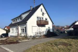 *Kapitalanlage oder Generationenwohnen* Zweifamilienhaus: Ausbaumöglichkeiten, Garten, Parkplätze – Die vollständige Adresse der Immobilie erhältst du vom Anbieter., 74564 Crailsheim – Vorschaubild 2